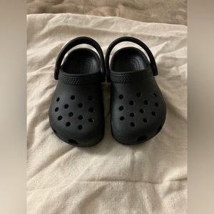 Crocs for little one’s size 7 black unisex.